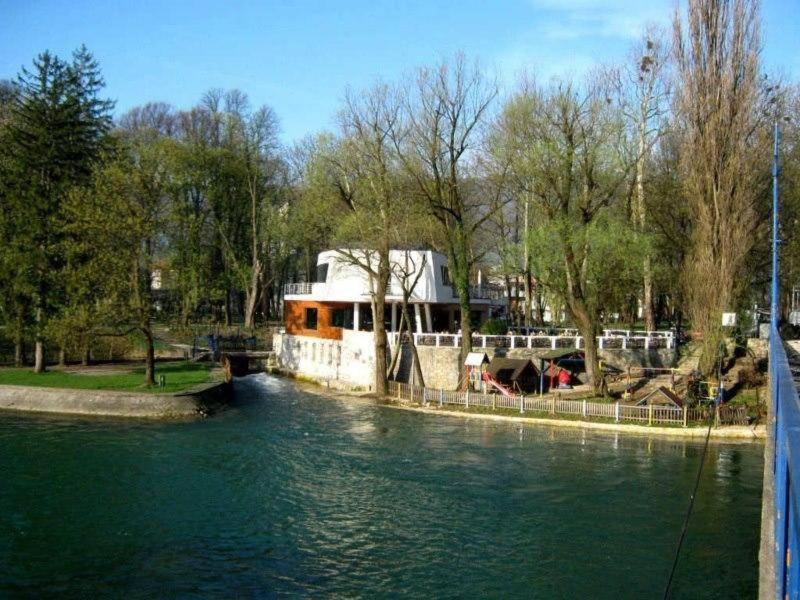 Hotel Paviljon Bihac Exterior photo