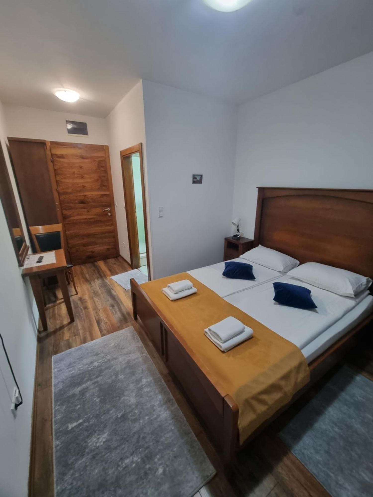 Hotel Paviljon Bihac Exterior photo