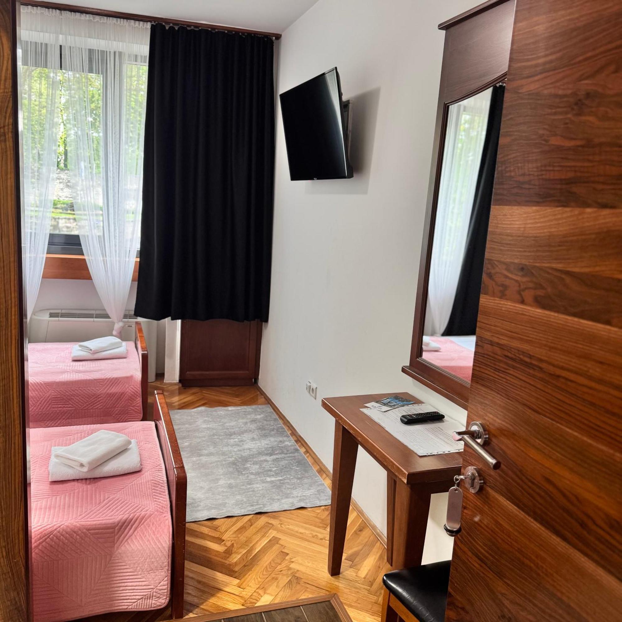 Hotel Paviljon Bihac Exterior photo